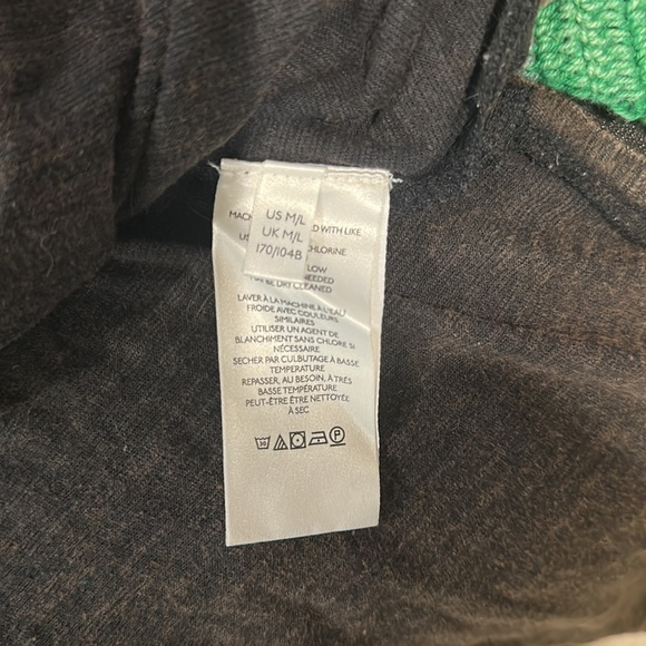 WeTheFree screenprint T in faded black motif w colored crochet sleeves.Size M/L - Picture 4 of 4